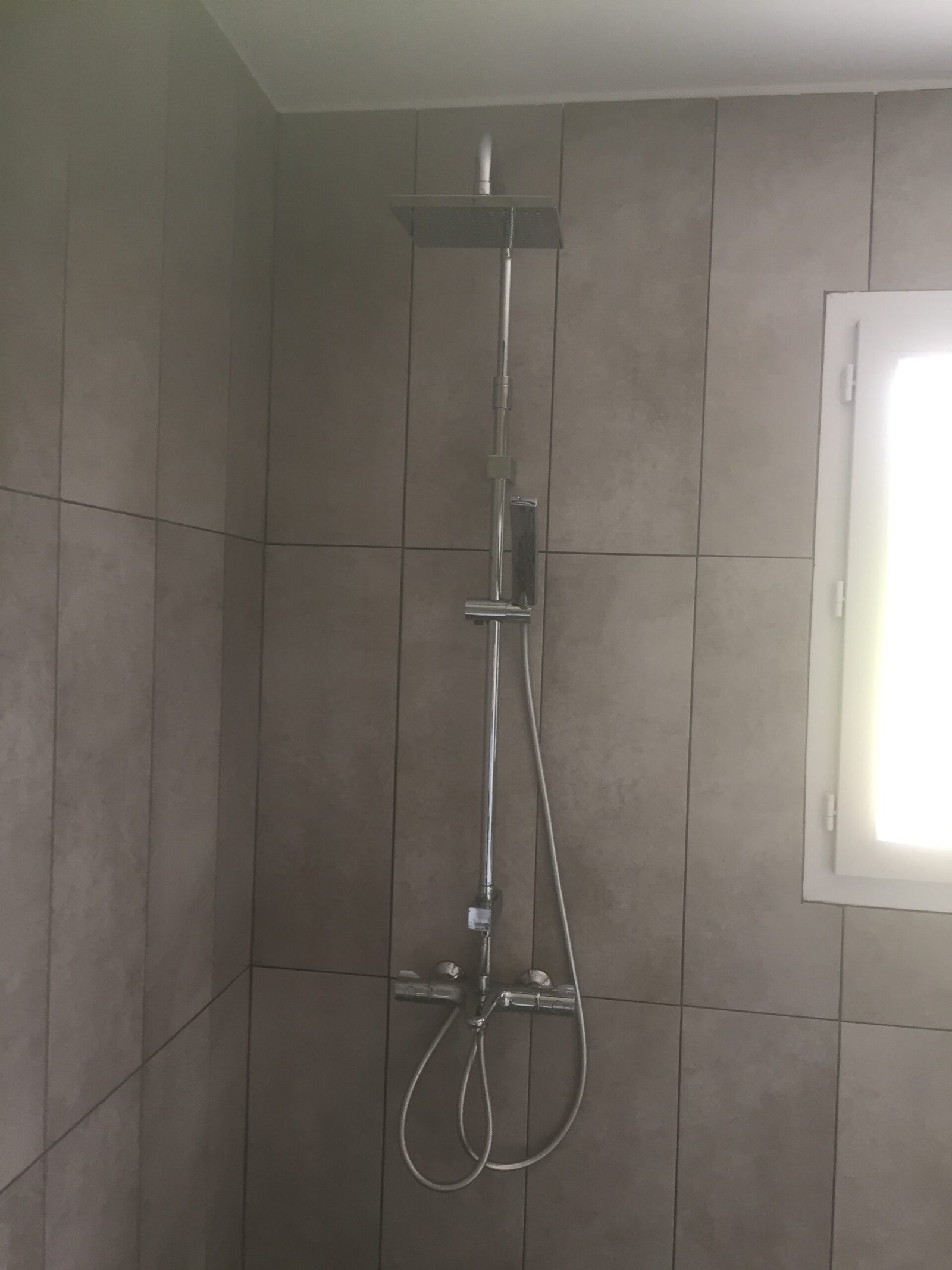 Travaux de plomberie : installation, réparation et entretien des équipements sanitaires et réseaux d’eau