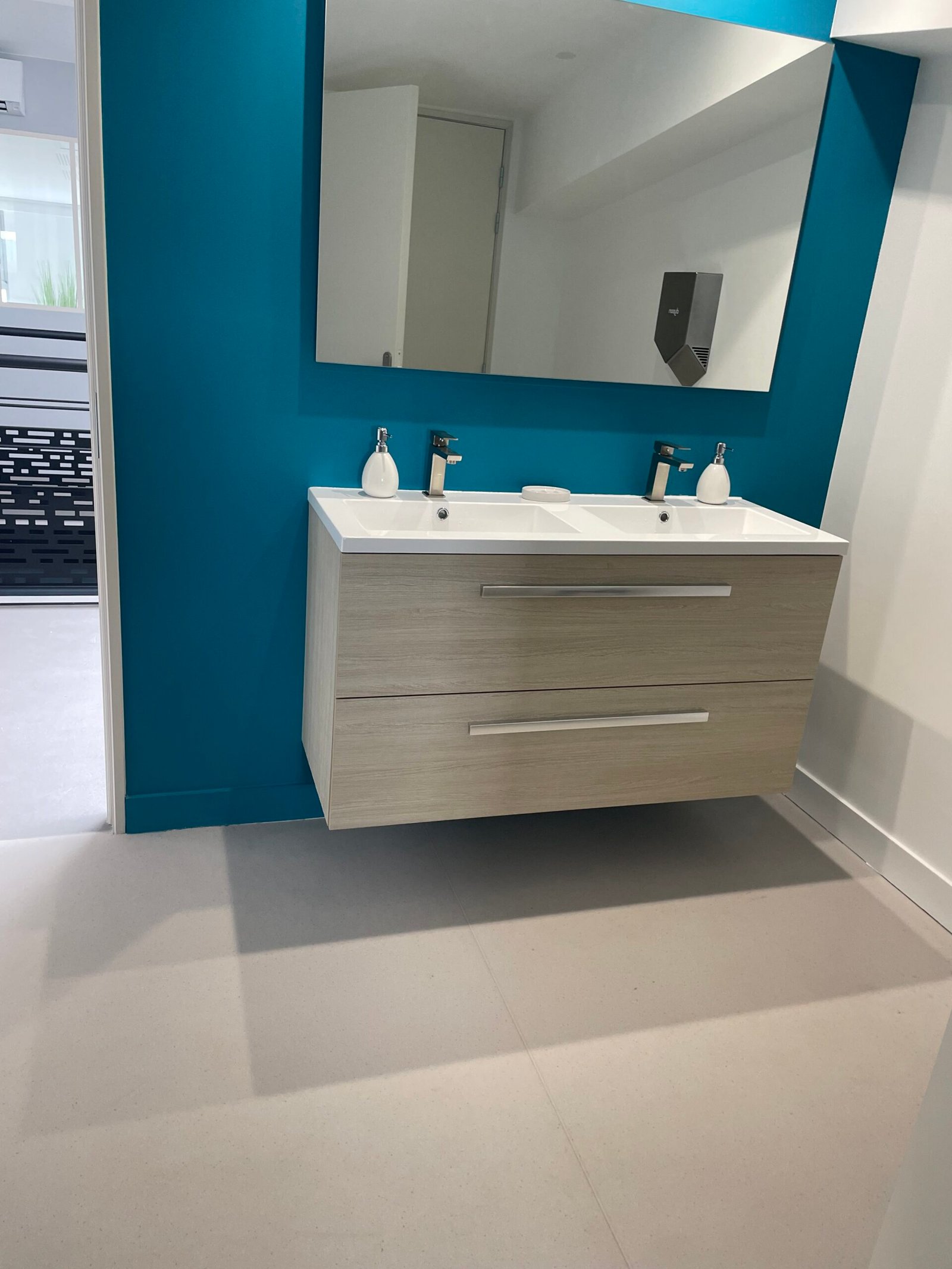 Travaux de plomberie : installation, réparation et entretien des équipements sanitaires et réseaux d’eau