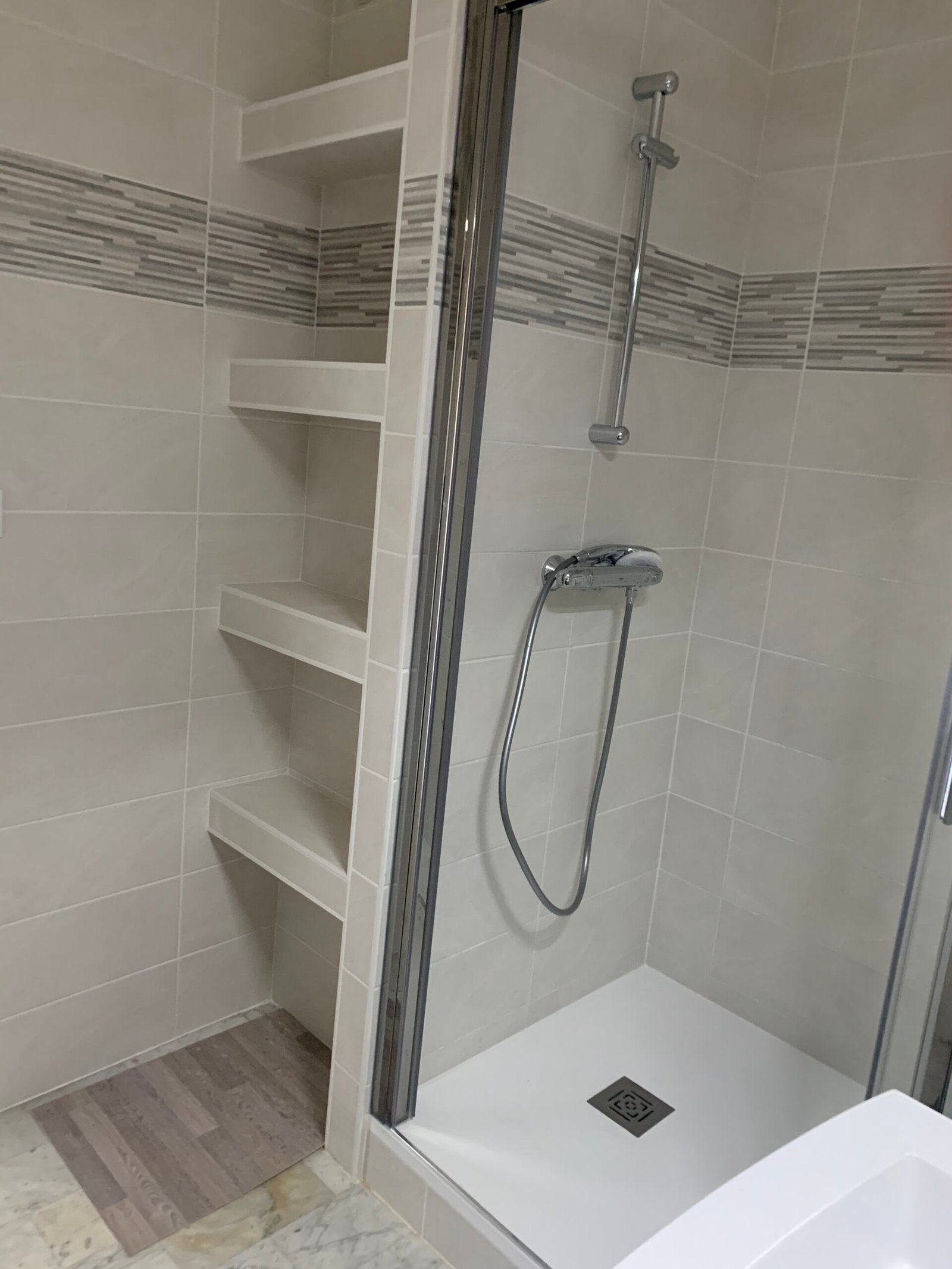 Travaux de plomberie : installation, réparation et entretien des équipements sanitaires et réseaux d’eau