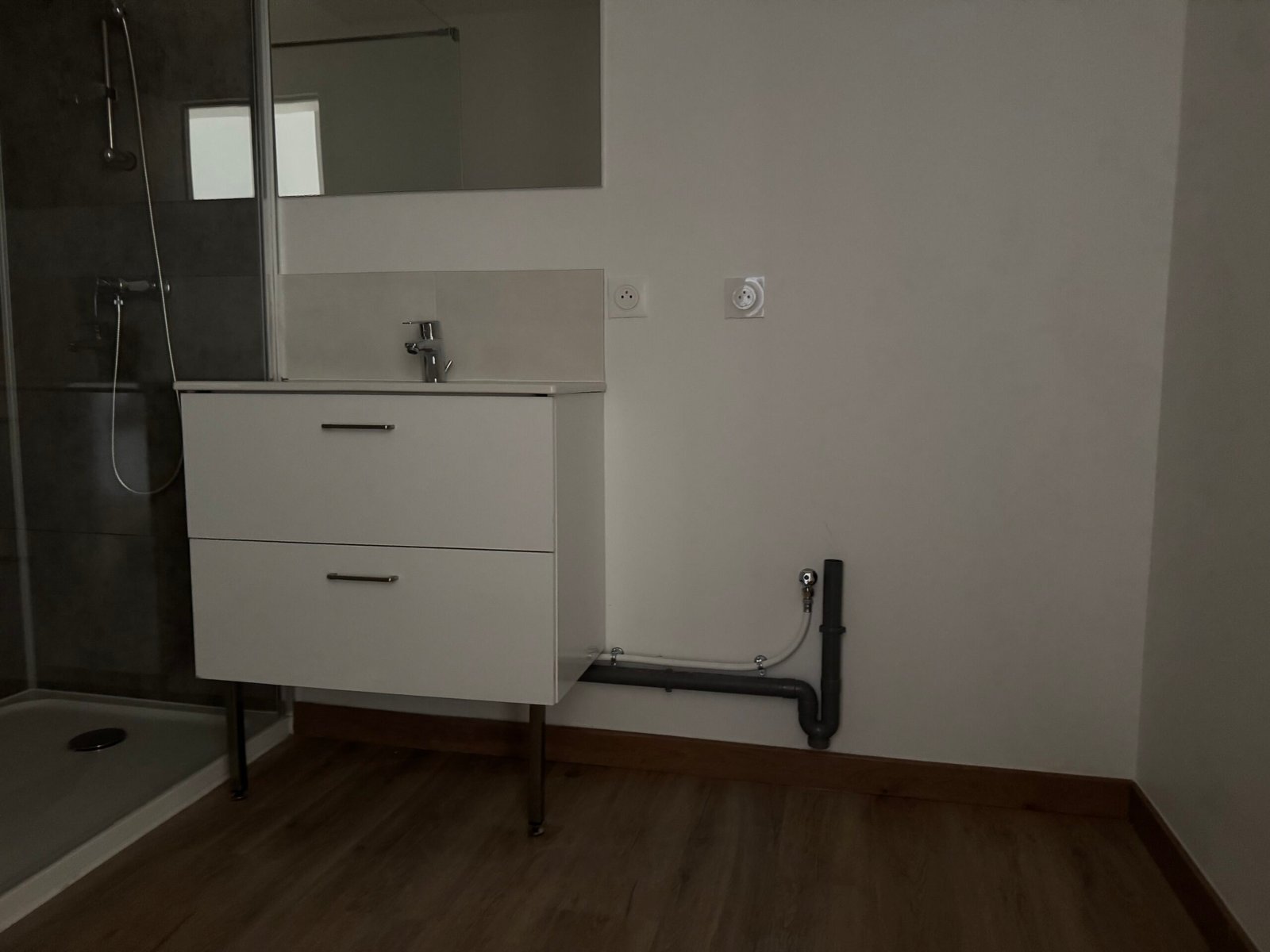 Travaux de plomberie : installation, réparation et entretien des équipements sanitaires et réseaux d’eau