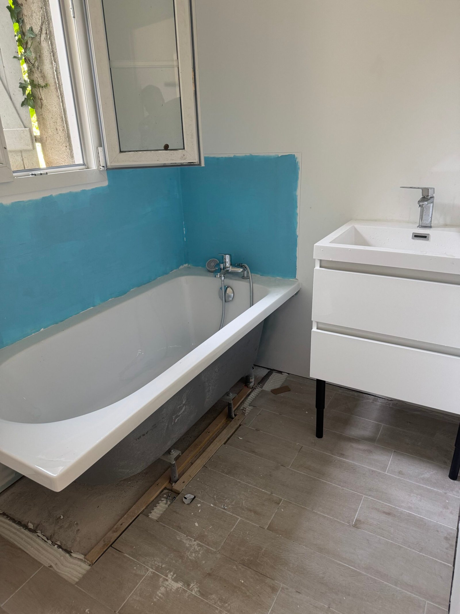 Travaux de plomberie : installation, réparation et entretien des équipements sanitaires et réseaux d’eau