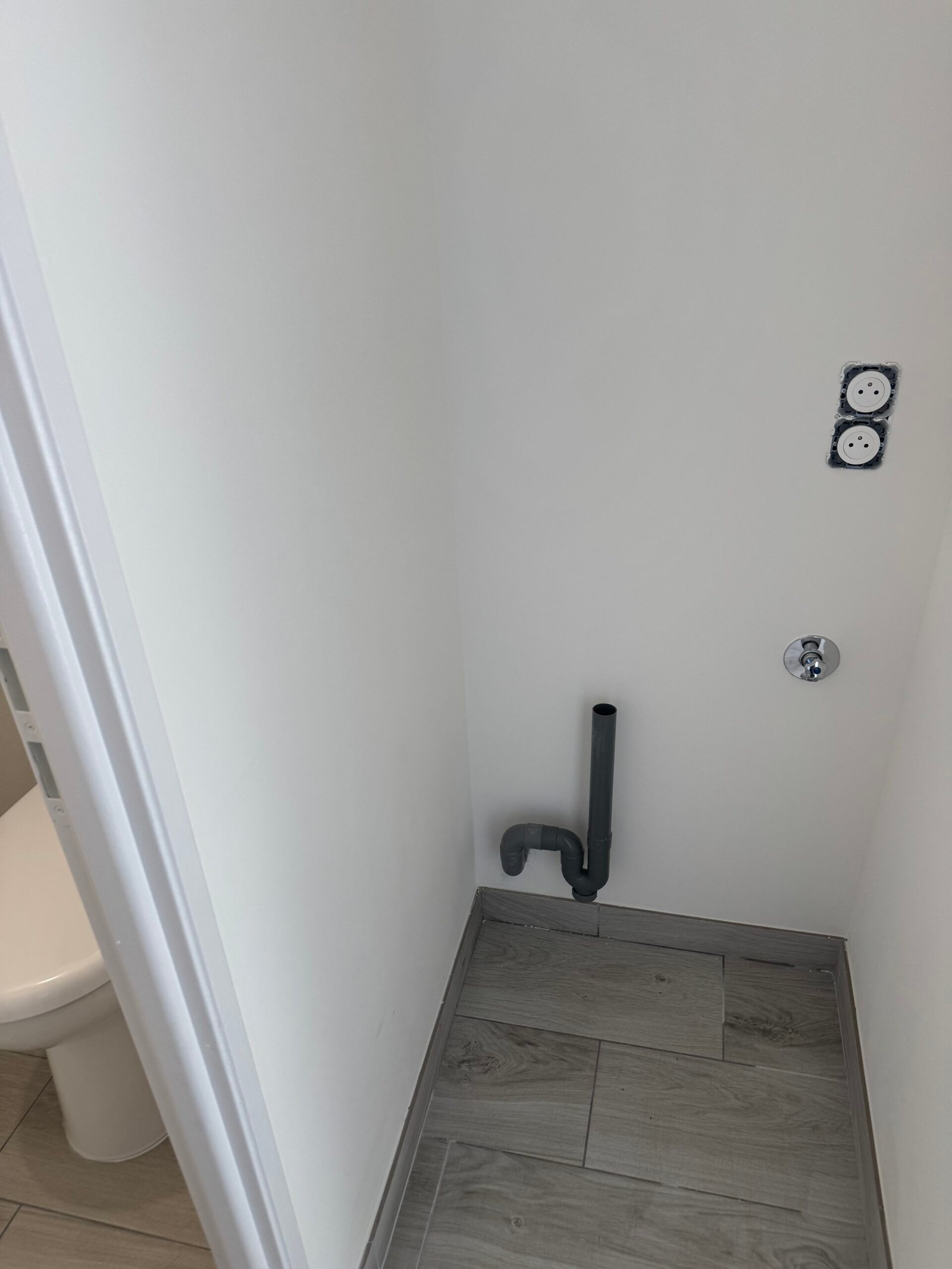 Travaux de plomberie : installation, réparation et entretien des équipements sanitaires et réseaux d’eau